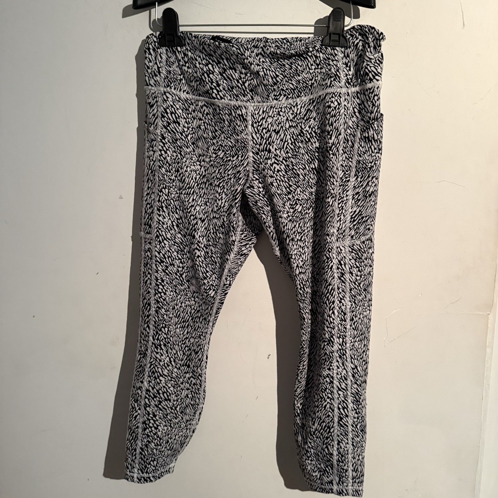 Athleta Ultimate Stash Textured Pocket 7/8 Tight Black & White XL Workout
